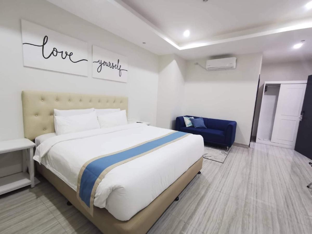 Hampton Suites Davao Exterior photo