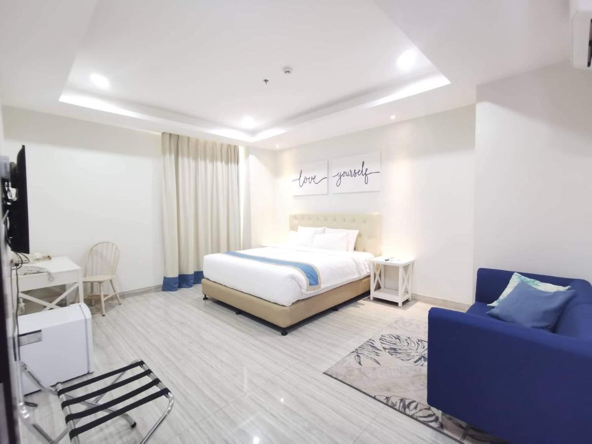 Hampton Suites Davao Exterior photo
