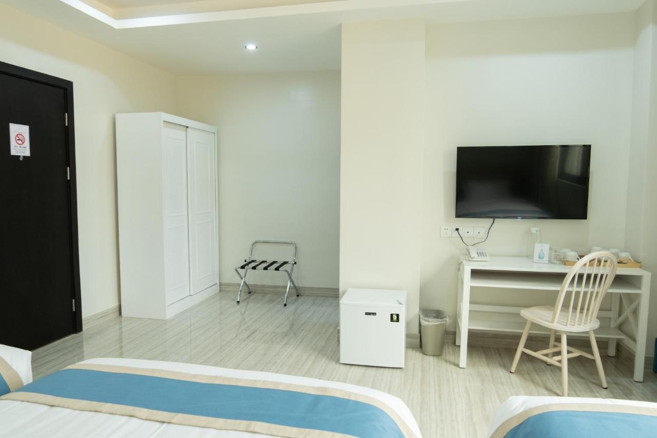 Hampton Suites Davao Exterior photo