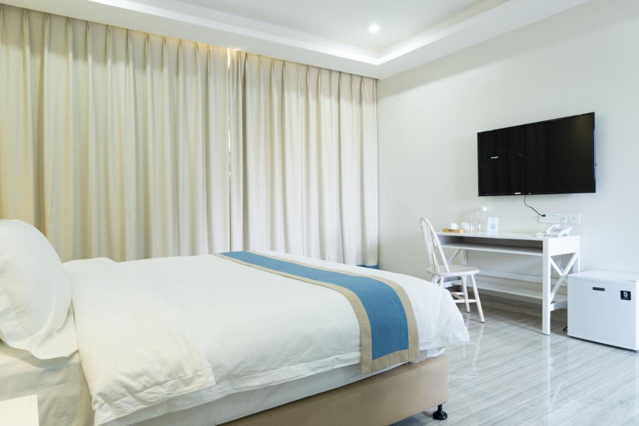 Hampton Suites Davao Exterior photo