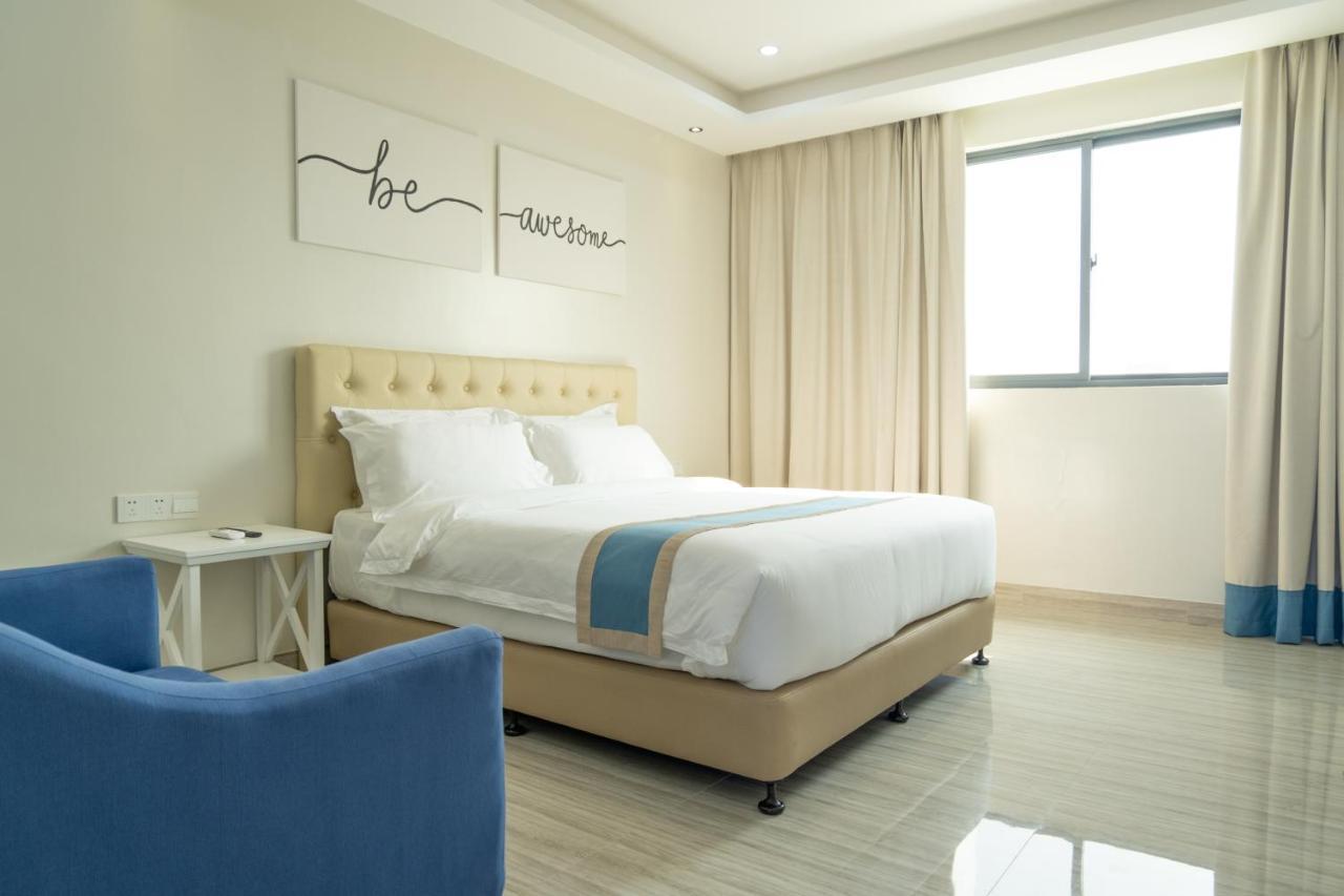 Hampton Suites Davao Exterior photo