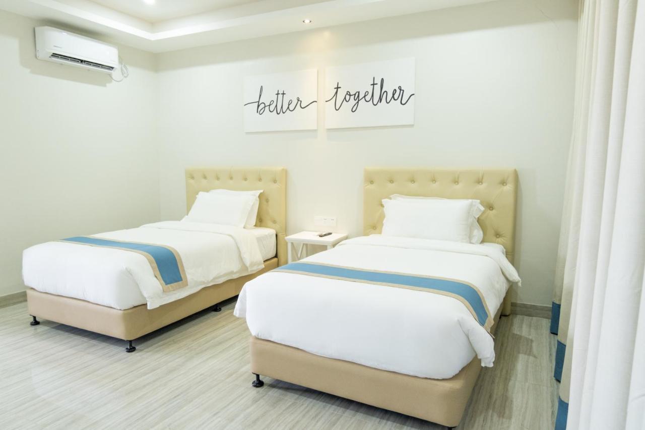 Hampton Suites Davao Exterior photo