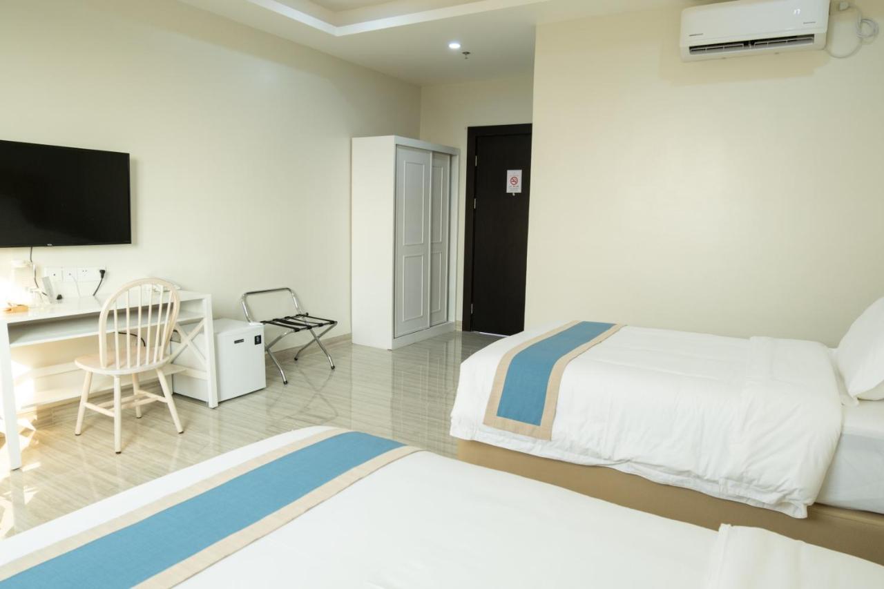 Hampton Suites Davao Exterior photo