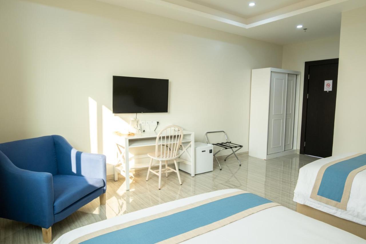 Hampton Suites Davao Exterior photo